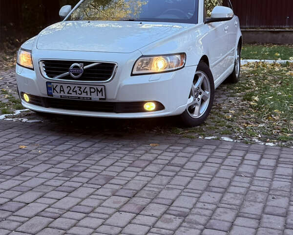Вольво С40 2012 в Киеве на Automoto.ua Белый Вольво С40, объемом двигателя 2 л и пробегом 176 тыс. км за 7400 $, фото 5 на Automoto.ua