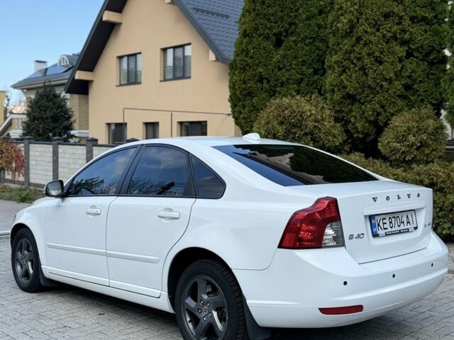 Белый Вольво С40, объемом двигателя 2 л и пробегом 240 тыс. км за 7350 $, фото 5 на Automoto.ua