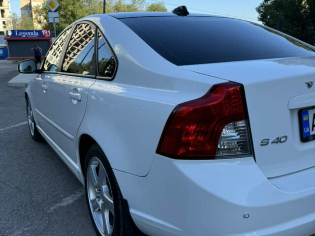 Білий Вольво S40, об'ємом двигуна 2 л та пробігом 185 тис. км за 8550 $, фото 9 на Automoto.ua