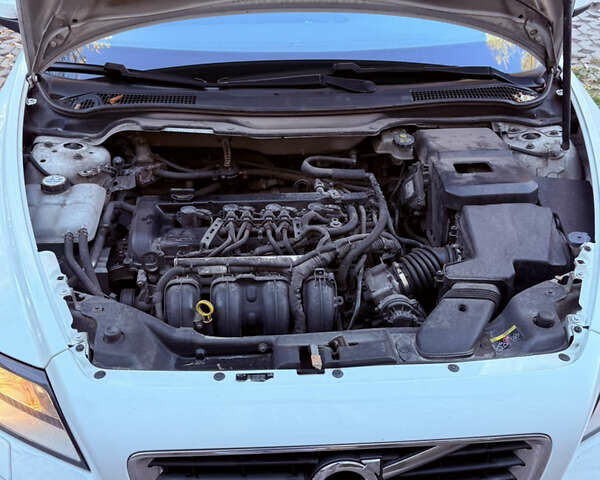 Вольво С40 2012 в Киеве на Automoto.ua Белый Вольво С40, объемом двигателя 2 л и пробегом 176 тыс. км за 7400 $, фото 32 на Automoto.ua