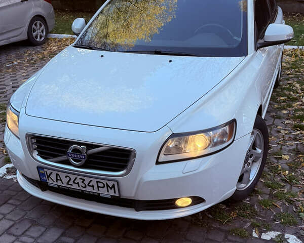 Вольво С40 2012 в Киеве на Automoto.ua Белый Вольво С40, объемом двигателя 2 л и пробегом 176 тыс. км за 7400 $, фото 7 на Automoto.ua