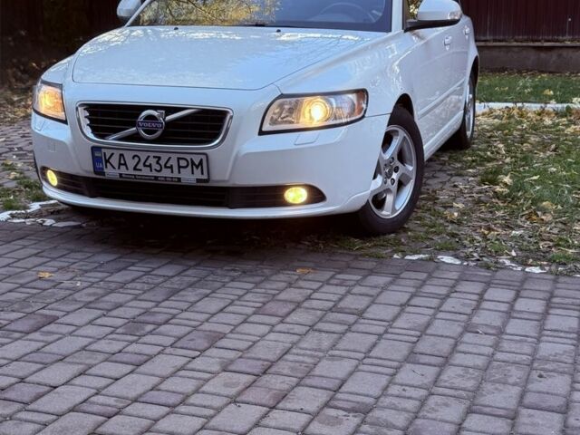 Вольво С40 2012 в Киеве на Automoto.ua Белый Вольво С40, объемом двигателя 2 л и пробегом 176 тыс. км за 7400 $, фото 2 на Automoto.ua