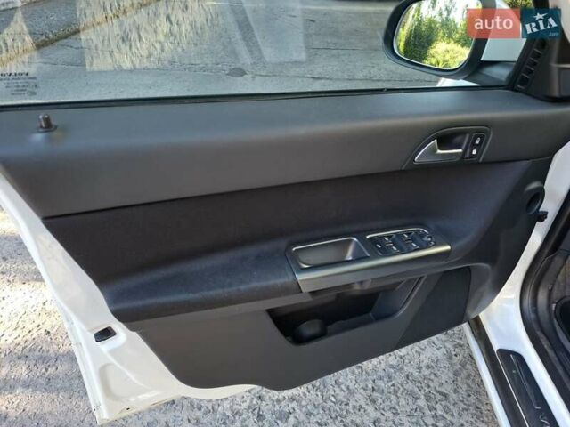 Белый Вольво С40, объемом двигателя 2 л и пробегом 248 тыс. км за 7400 $, фото 8 на Automoto.ua