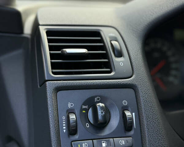 Белый Вольво С40, объемом двигателя 2 л и пробегом 240 тыс. км за 7350 $, фото 21 на Automoto.ua