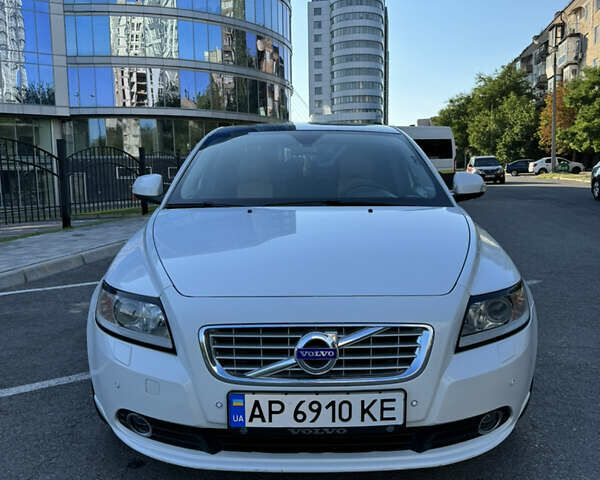 Белый Вольво С40, объемом двигателя 2 л и пробегом 180 тыс. км за 9200 $, фото 2 на Automoto.ua