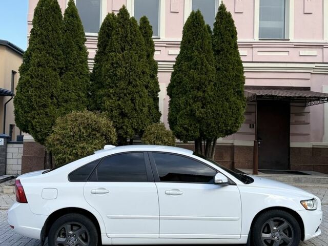 Белый Вольво С40, объемом двигателя 2 л и пробегом 240 тыс. км за 7350 $, фото 4 на Automoto.ua