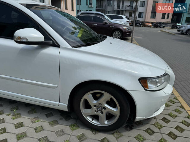 Белый Вольво С40, объемом двигателя 2 л и пробегом 110 тыс. км за 9500 $, фото 20 на Automoto.ua