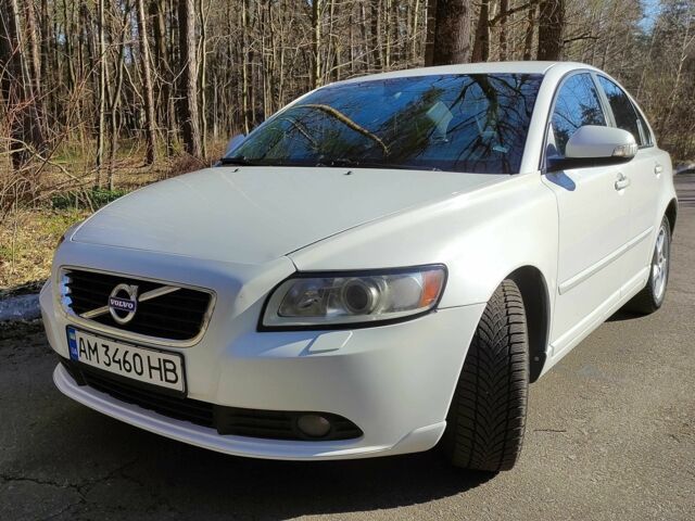 Белый Вольво С40, объемом двигателя 2 л и пробегом 202 тыс. км за 8500 $, фото 2 на Automoto.ua