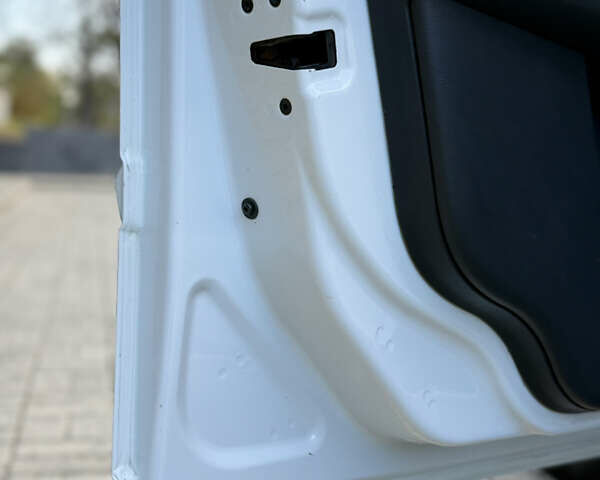 Белый Вольво С40, объемом двигателя 2 л и пробегом 240 тыс. км за 7350 $, фото 26 на Automoto.ua