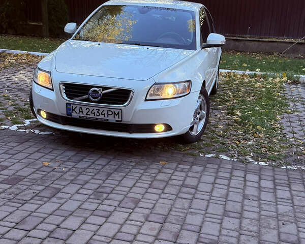 Вольво С40 2012 в Киеве на Automoto.ua Белый Вольво С40, объемом двигателя 2 л и пробегом 176 тыс. км за 7400 $, фото 4 на Automoto.ua