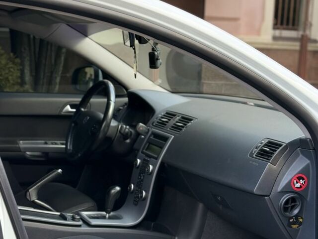 Белый Вольво С40, объемом двигателя 2 л и пробегом 240 тыс. км за 7350 $, фото 17 на Automoto.ua