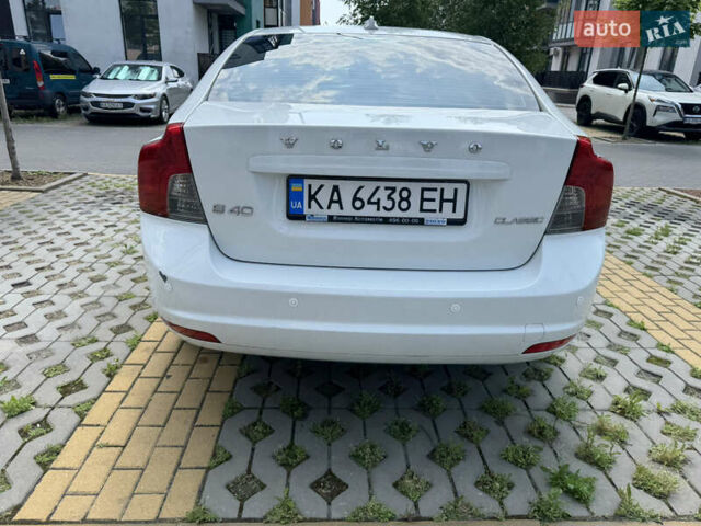 Белый Вольво С40, объемом двигателя 2 л и пробегом 110 тыс. км за 9500 $, фото 9 на Automoto.ua