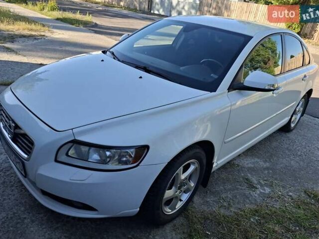 Белый Вольво С40, объемом двигателя 2 л и пробегом 248 тыс. км за 7400 $, фото 1 на Automoto.ua