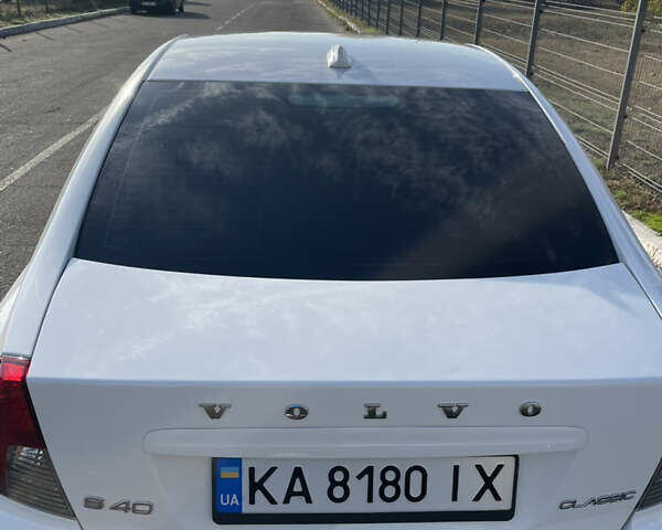 Белый Вольво С40, объемом двигателя 2 л и пробегом 160 тыс. км за 7400 $, фото 2 на Automoto.ua
