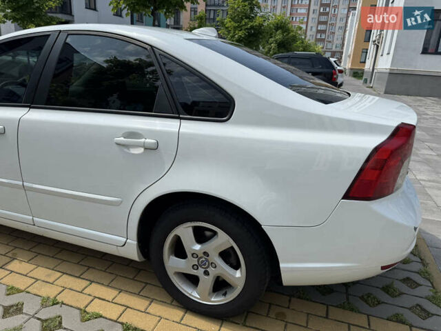 Белый Вольво С40, объемом двигателя 2 л и пробегом 110 тыс. км за 9500 $, фото 36 на Automoto.ua