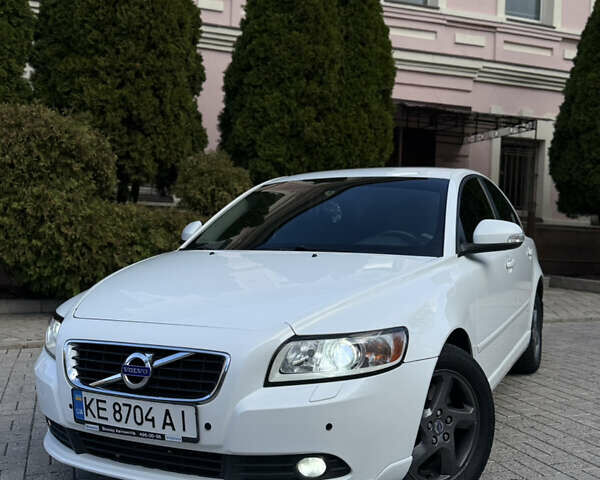 Белый Вольво С40, объемом двигателя 2 л и пробегом 240 тыс. км за 7350 $, фото 1 на Automoto.ua