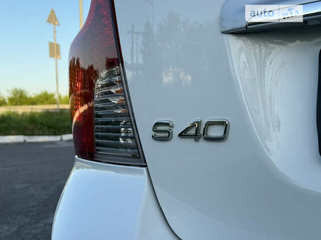 Білий Вольво S40, об'ємом двигуна 1.98 л та пробігом 255 тис. км за 9900 $, фото 6 на Automoto.ua