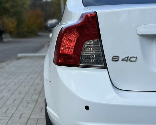 Белый Вольво С40, объемом двигателя 2 л и пробегом 240 тыс. км за 7350 $, фото 9 на Automoto.ua