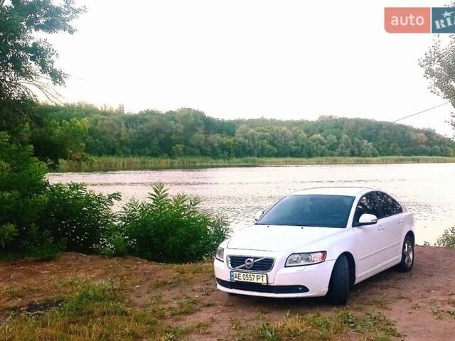 Білий Вольво S40, об'ємом двигуна 2 л та пробігом 250 тис. км за 7600 $, фото 3 на Automoto.ua
