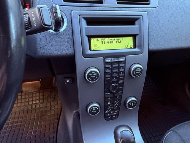 Вольво С40 2012 в Киеве на Automoto.ua Белый Вольво С40, объемом двигателя 2 л и пробегом 176 тыс. км за 7400 $, фото 6 на Automoto.ua