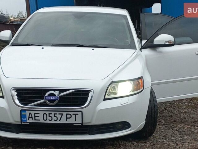 Белый Вольво С40, объемом двигателя 2 л и пробегом 250 тыс. км за 7600 $, фото 7 на Automoto.ua
