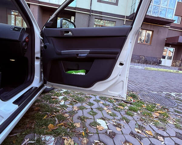 Вольво С40 2012 в Киеве на Automoto.ua Белый Вольво С40, объемом двигателя 2 л и пробегом 176 тыс. км за 7400 $, фото 25 на Automoto.ua