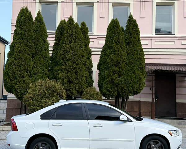 Белый Вольво С40, объемом двигателя 2 л и пробегом 240 тыс. км за 7350 $, фото 4 на Automoto.ua