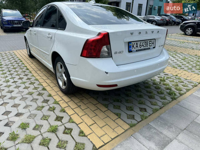 Белый Вольво С40, объемом двигателя 2 л и пробегом 110 тыс. км за 9500 $, фото 7 на Automoto.ua