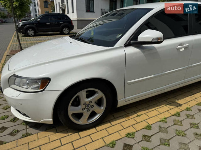 Белый Вольво С40, объемом двигателя 2 л и пробегом 110 тыс. км за 9500 $, фото 29 на Automoto.ua