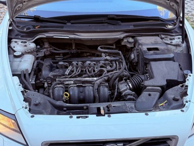 Вольво С40 2012 в Киеве на Automoto.ua Белый Вольво С40, объемом двигателя 2 л и пробегом 176 тыс. км за 7400 $, фото 7 на Automoto.ua