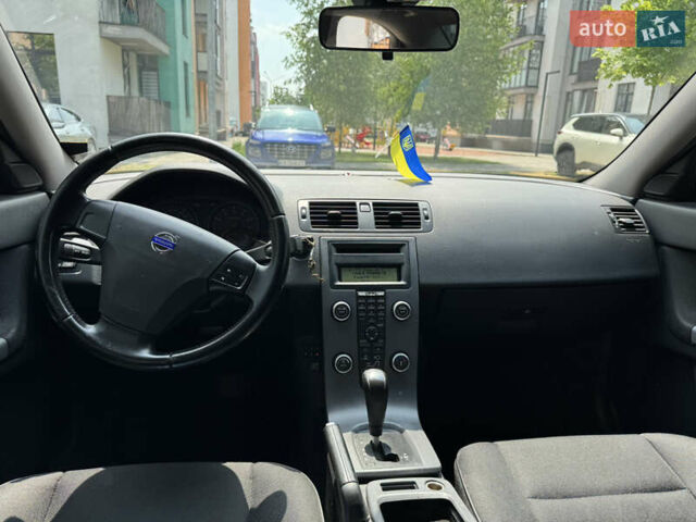 Белый Вольво С40, объемом двигателя 2 л и пробегом 110 тыс. км за 9500 $, фото 39 на Automoto.ua