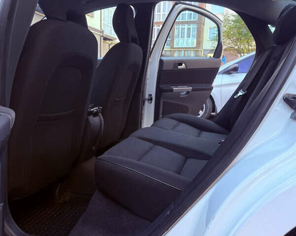 Вольво С40 2012 в Киеве на Automoto.ua Белый Вольво С40, объемом двигателя 2 л и пробегом 176 тыс. км за 7400 $, фото 16 на Automoto.ua