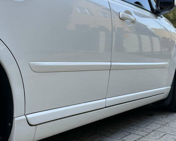 Белый Вольво С40, объемом двигателя 2 л и пробегом 240 тыс. км за 7350 $, фото 12 на Automoto.ua