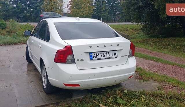 Белый Вольво С40, объемом двигателя 2 л и пробегом 204 тыс. км за 7800 $, фото 7 на Automoto.ua