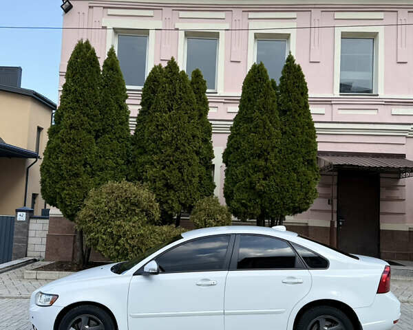 Белый Вольво С40, объемом двигателя 2 л и пробегом 240 тыс. км за 7350 $, фото 3 на Automoto.ua