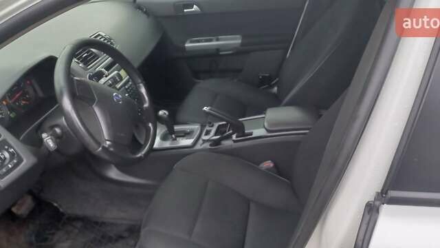 Білий Вольво S40, об'ємом двигуна 2 л та пробігом 250 тис. км за 7600 $, фото 13 на Automoto.ua