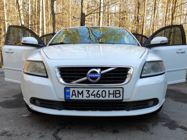 Белый Вольво С40, объемом двигателя 2 л и пробегом 202 тыс. км за 8500 $, фото 7 на Automoto.ua