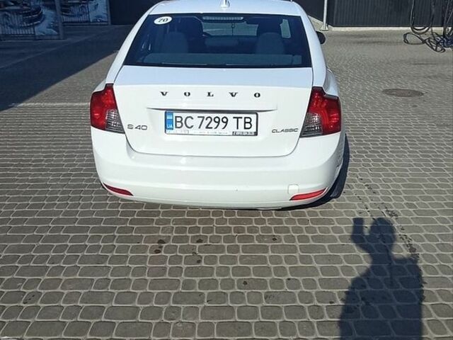 Белый Вольво С40, объемом двигателя 2 л и пробегом 157 тыс. км за 8200 $, фото 2 на Automoto.ua