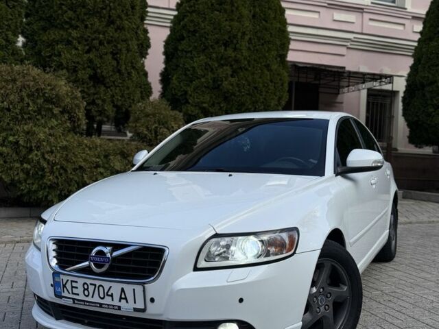 Белый Вольво С40, объемом двигателя 2 л и пробегом 240 тыс. км за 7350 $, фото 2 на Automoto.ua