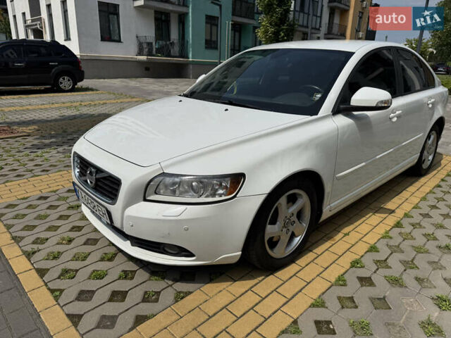 Белый Вольво С40, объемом двигателя 2 л и пробегом 110 тыс. км за 9500 $, фото 27 на Automoto.ua
