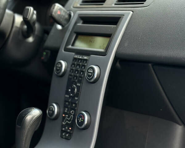 Белый Вольво С40, объемом двигателя 2 л и пробегом 240 тыс. км за 7350 $, фото 22 на Automoto.ua