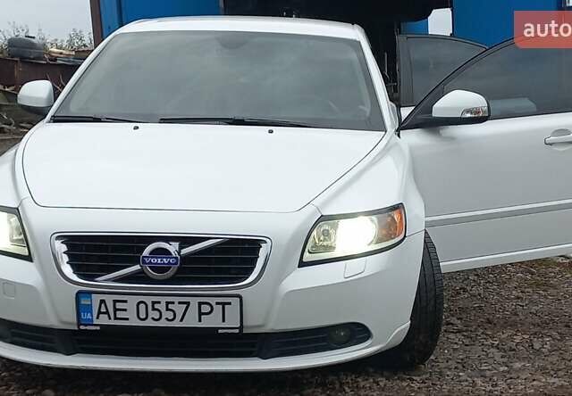 Білий Вольво S40, об'ємом двигуна 2 л та пробігом 250 тис. км за 7600 $, фото 7 на Automoto.ua