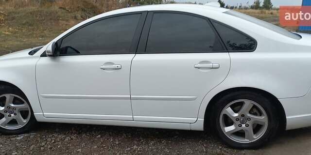 Білий Вольво S40, об'ємом двигуна 2 л та пробігом 250 тис. км за 7600 $, фото 6 на Automoto.ua