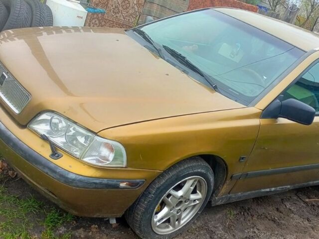 Бежевий Вольво S40, об'ємом двигуна 1.8 л та пробігом 349 тис. км за 1600 $, фото 1 на Automoto.ua