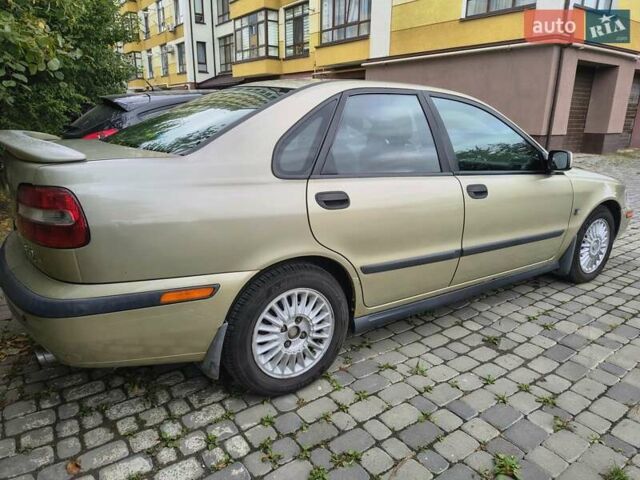 Бежевий Вольво S40, об'ємом двигуна 1.78 л та пробігом 179 тис. км за 2950 $, фото 1 на Automoto.ua
