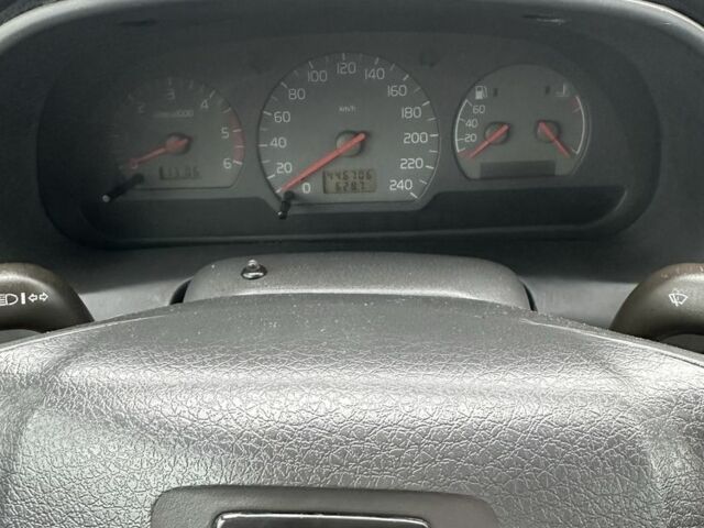 Чорний Вольво S40, об'ємом двигуна 1.9 л та пробігом 446 тис. км за 1000 $, фото 1 на Automoto.ua