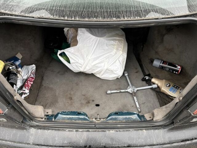 Чорний Вольво S40, об'ємом двигуна 1.9 л та пробігом 446 тис. км за 1000 $, фото 5 на Automoto.ua