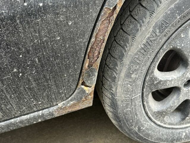 Чорний Вольво S40, об'ємом двигуна 1.9 л та пробігом 446 тис. км за 1000 $, фото 6 на Automoto.ua