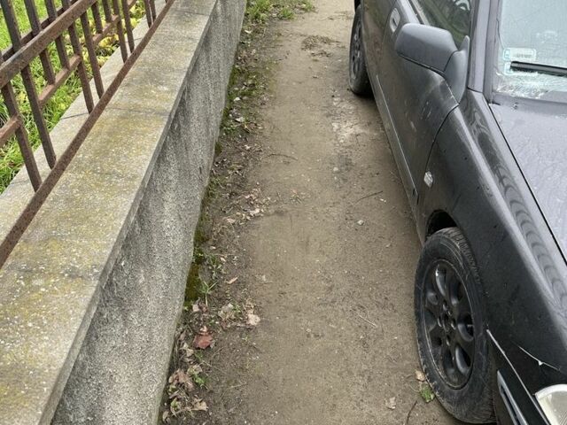 Чорний Вольво S40, об'ємом двигуна 1.9 л та пробігом 446 тис. км за 1000 $, фото 11 на Automoto.ua