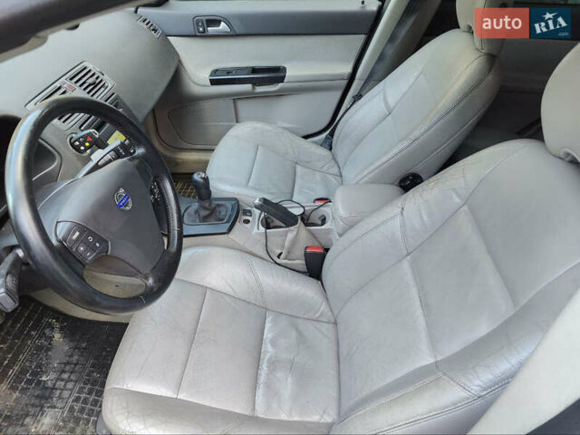 Черный Вольво С40, объемом двигателя 2 л и пробегом 328 тыс. км за 4400 $, фото 3 на Automoto.ua